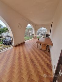Grande villa a pochi passi dalla strada statale