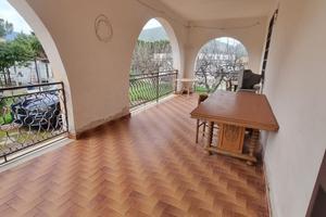 Grande villa a pochi passi dalla strada statale