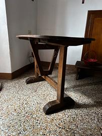 Tavolo pieghevole in legno massiccio