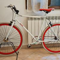 bicicletta scatto fisso e normale