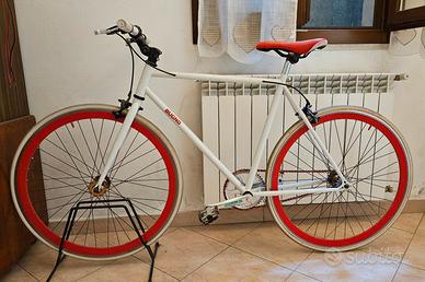 bicicletta scatto fisso e normale