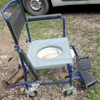 sedia a rotelle per anziani, usata poco