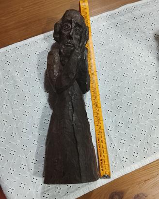 Statuetta artigianale in legno