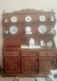 Credenza con piattaia in legno di castagno