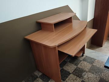 Scrivania porta computer