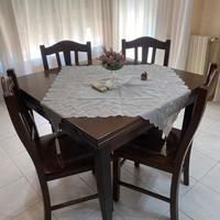 Tavolo allungabile con sedie