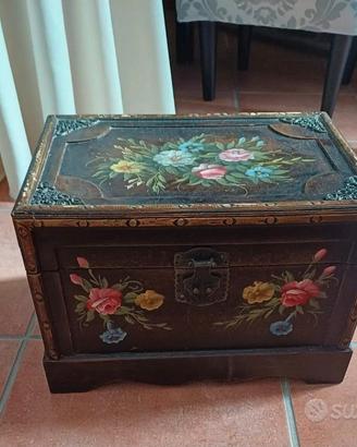 Piccolo baule dipinto a mano misura L35cm LARG.25c