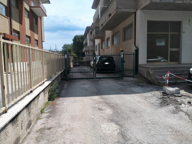 Garage con posto macchina