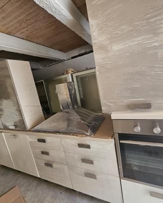 cucina completa di elettrodomestici 