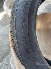 Gomma auto 195/45 R16 4 stagioni