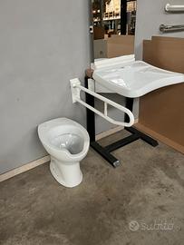 Bagno disabili con specchio orientabile