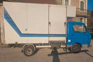 Van per trasporto cavalli