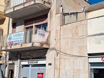 Ufficio di 95 mq fronte Piazza Della Regione