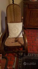 Sedia a dondolo tipo Thonet