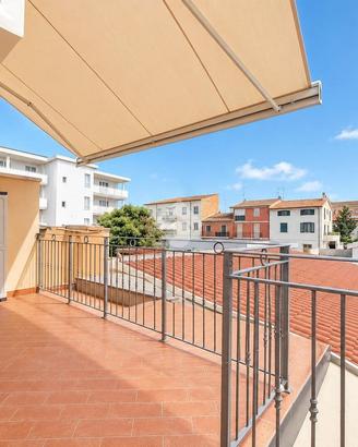 6 LOCALI A FOLLONICA