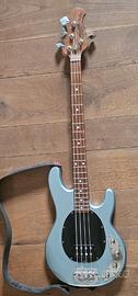 Sterling RAY34 by Music Man attivo