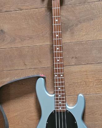 Sterling RAY34 by Music Man attivo