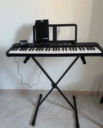 Yamaha PSR-F52 con supporto