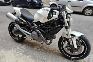 Ducati Monster 696 + plus - 2009