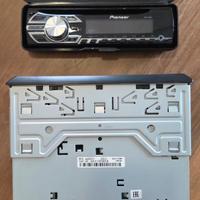 Autoradio Pioneer con lettore CD e ingresso AUX