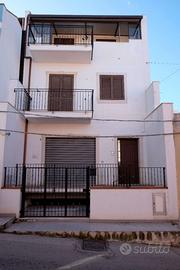 Intero stabile in centro a belvedere