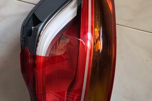 fanale posteriore sx BMW X1 f48 led 