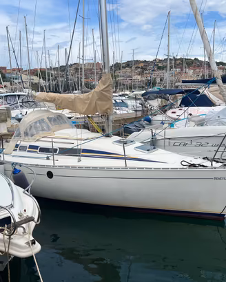 Benetau First 285 natante