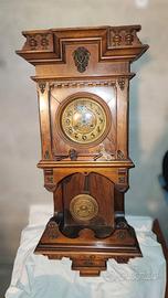 Orologio a pendolo in legno