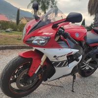 YAMAHA YZF-R1 (RN09) anno 2002