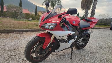 YAMAHA YZF-R1 (RN09) anno 2002