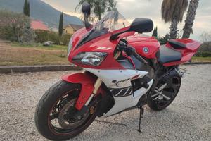 YAMAHA YZF-R1 (RN09) anno 2002