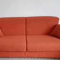 Divano letto matrimoniale.