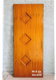 Porta in legno marrone, motivo a rombi con telaio