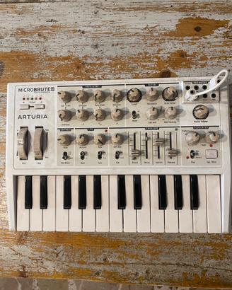 Arturia Microbrute SE bianco con sacca e preset