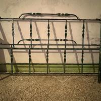 Struttura letto matrimoniale in ferro battuto