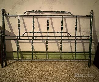 Struttura letto matrimoniale in ferro battuto