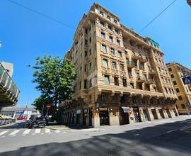 MAGAZZINO A GENOVA