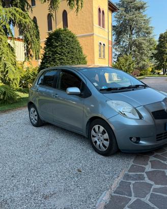 TOYOTA YARIS in ordine