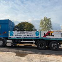 CAMION Van con sponda idraulica Renault PR R420