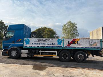 CAMION Van con sponda idraulica Renault PR R420