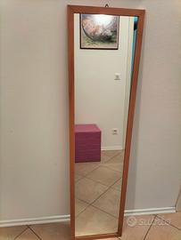 SPECCHIO CON CORNICE IN LEGNO