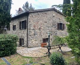 Casale con piscina e terreno