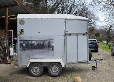 Trailer per trasporto cavalli