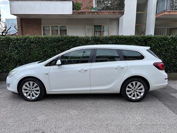 OPEL Astra 1.7 CDTI 110CV Sports Tourer Cosmo
