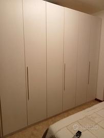 Armadio  + due comodini.