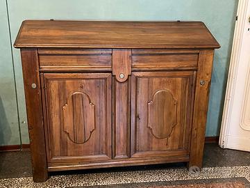 Credenza in noce XVIII sec