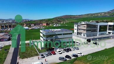 Immobile di 485 m² con più di 5 locali a Tito
