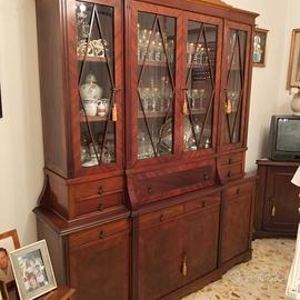 Vetrina e libreria