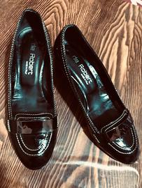 Scarpe donna Vintage “de Robert” di vernice nera.