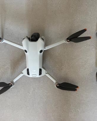 DJI Mini 4 Pro Fly More Combo con DJI RC2 Perfetto